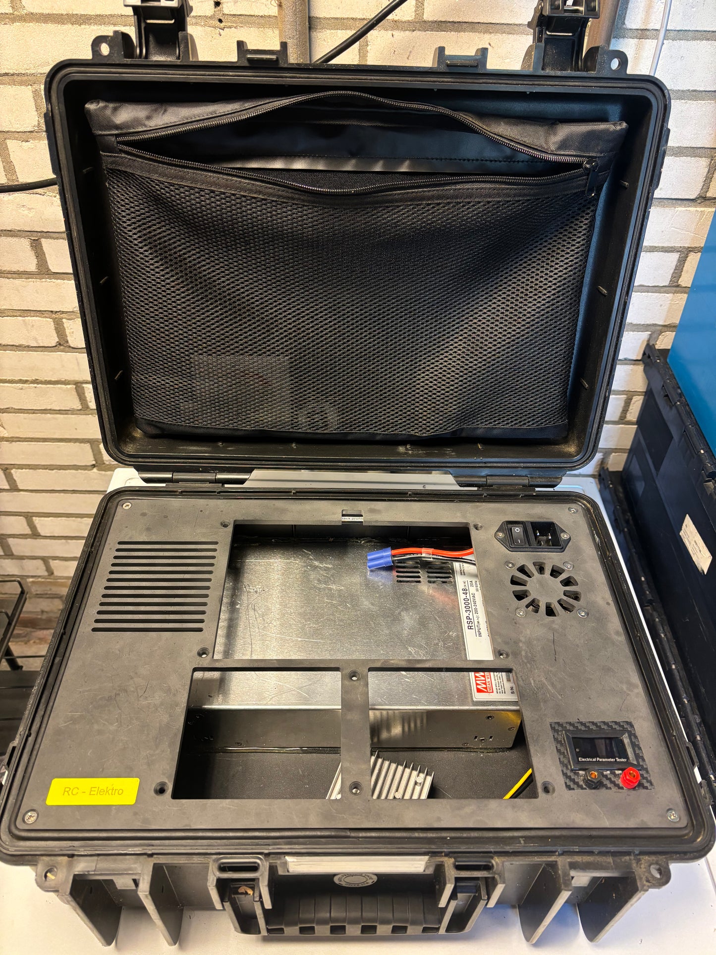 charger case with Meanwell 48v power supply